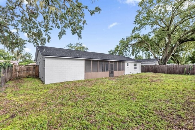 Building Photo - 2433 Benjamin Dr