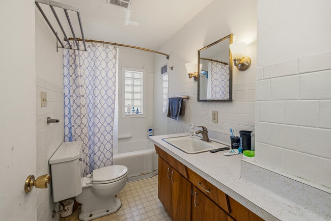 Building Photo - 446 N Powers St