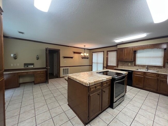 Building Photo - 3 Bedroom, 3 Bath Home in Dearing