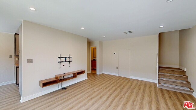 Building Photo - 10757 Hortense St