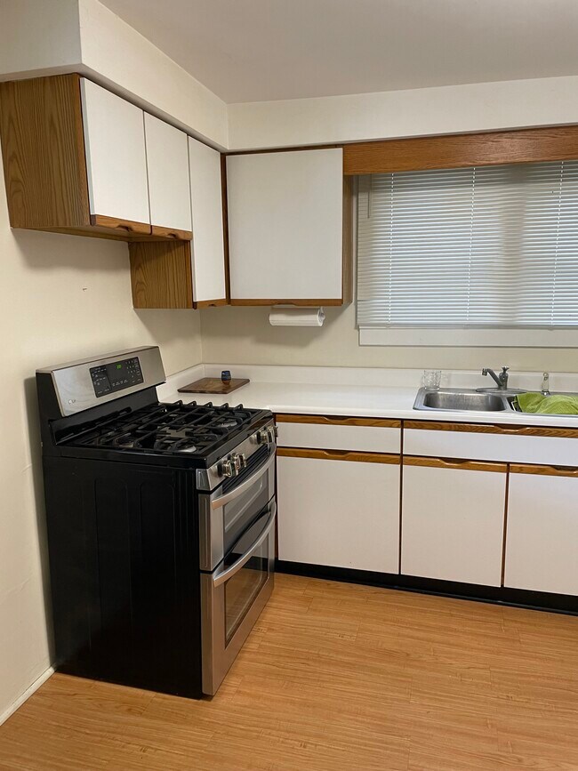 Building Photo - 10863 Main St