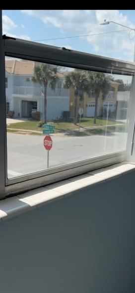 Building Photo - 302 Lincoln Ave