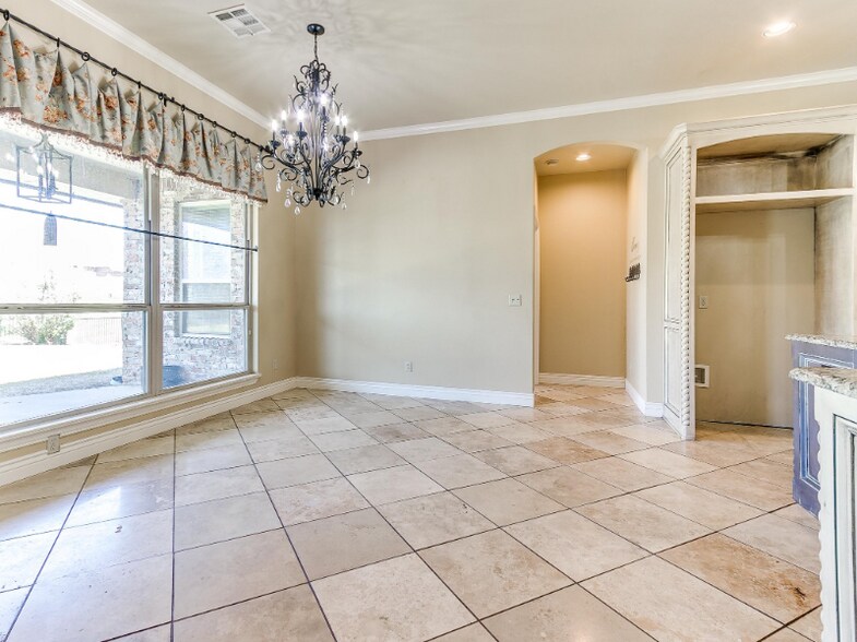 Building Photo - 2525 SE 13th St