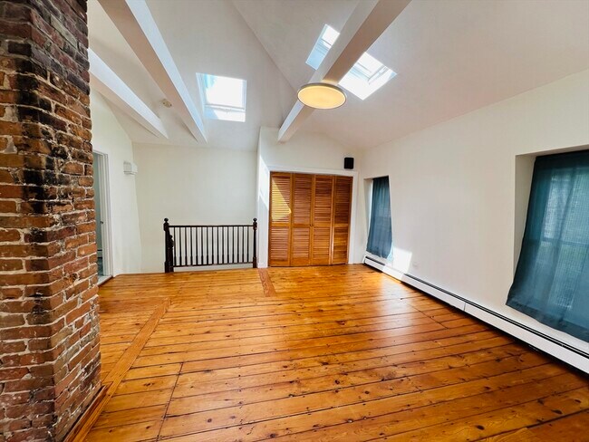 Building Photo - 18 Appleton St