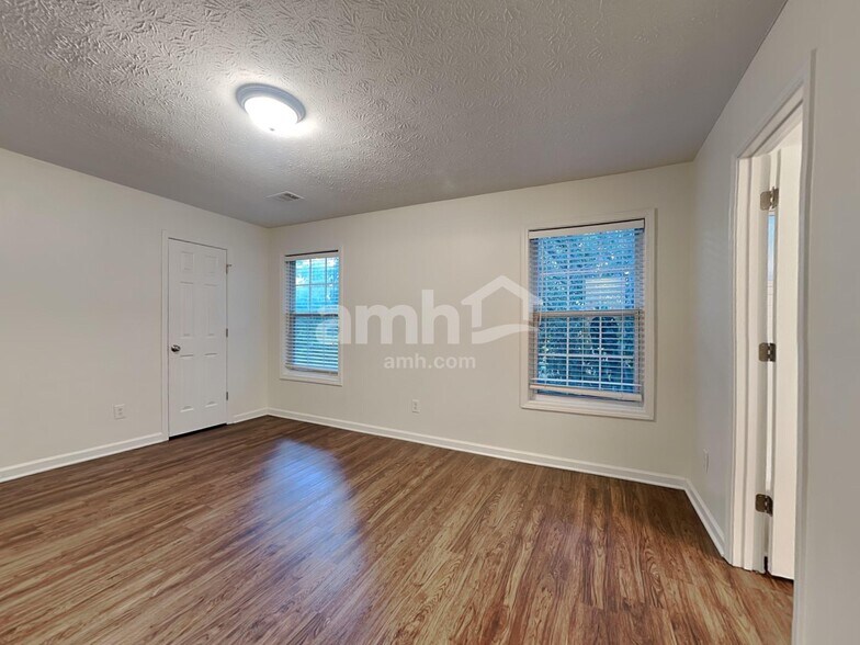 Building Photo - 1729 Temple Johnson Rd