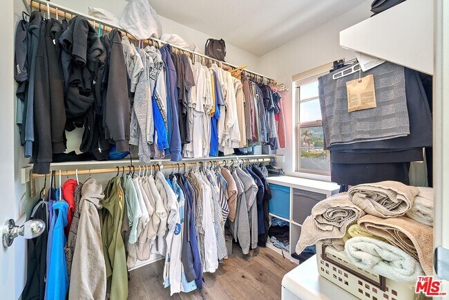 Building Photo - 11842 Nixon Ln