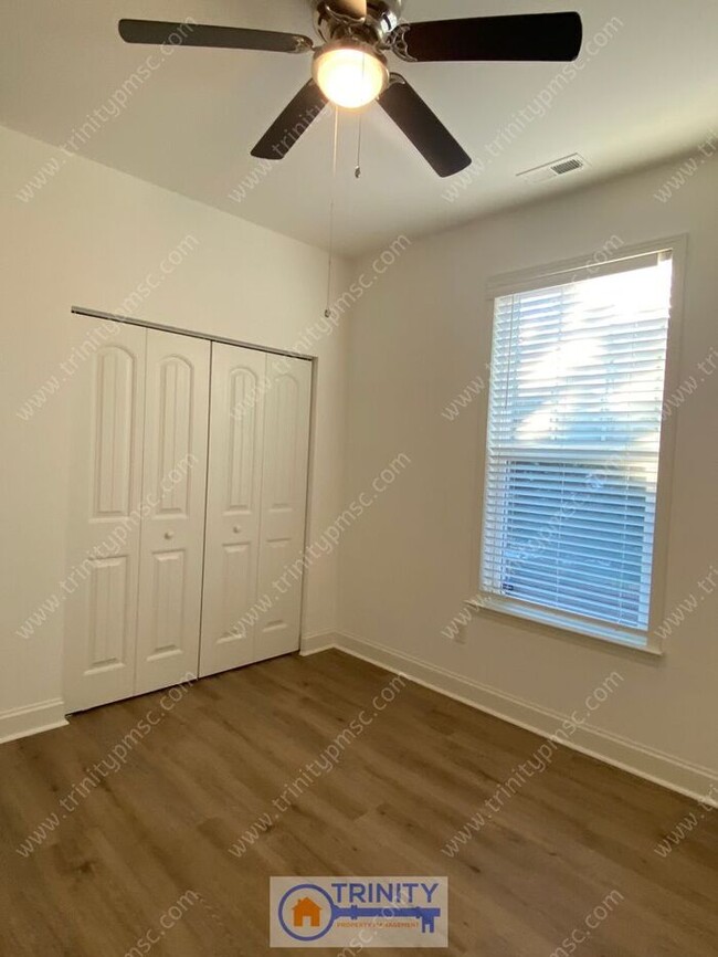 Building Photo - Bonus Room Above Garage! Ask about our Sec...