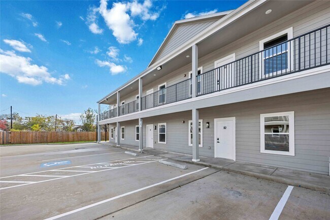 Building Photo - 9129 Brandon St