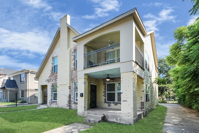 Building Photo - 2817 Truxillo St