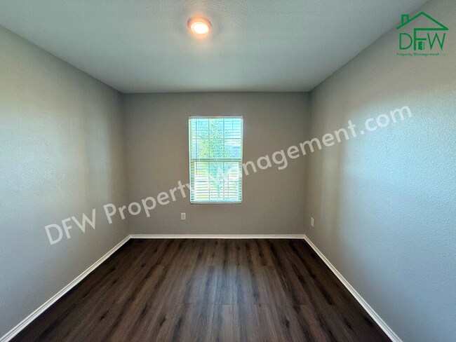 Building Photo - Modern 4-Bedroom Home with Island Kitchen & Spacious Backyard in Princeton!