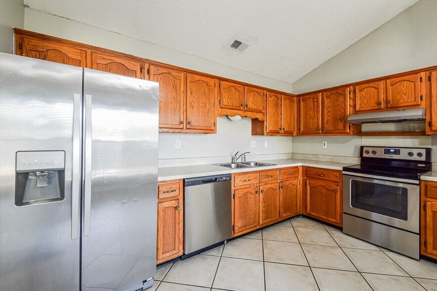Building Photo - 10378 Yates Dr