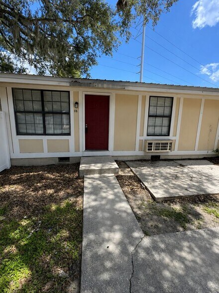 Building Photo - 420 Mills St