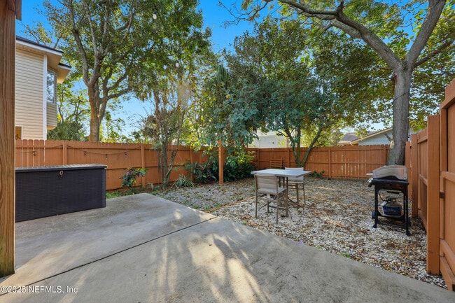 Building Photo - 420 3rd St S