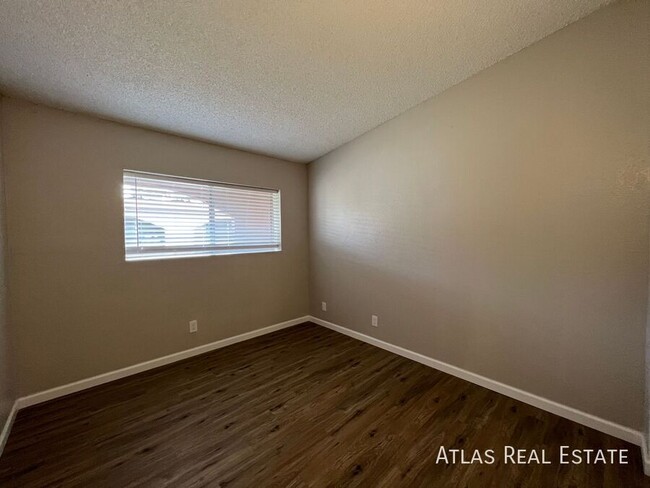 Building Photo - 4140 N Fremont Ave