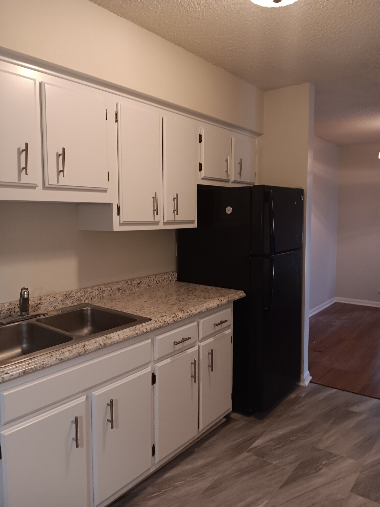 Building Photo - 515 Basswood Ave