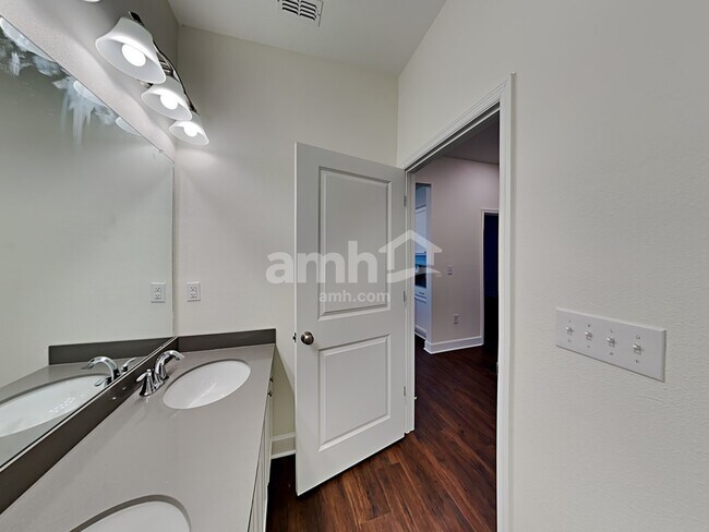 Building Photo - 2111 Saffron Walden Dr
