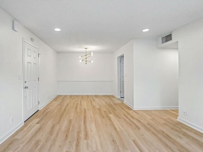 Building Photo - Lovely 2BR Condo Near Percy Warner Park – ...