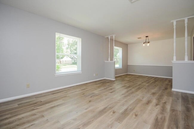 Building Photo - 28911 Enchanted Dr