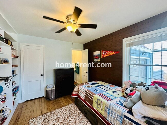 Building Photo - Charming, Prairie Village Home in a Quiet Neighborhood with Wood Floors and a Fenced Yard!