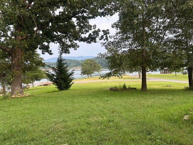 Building Photo - Lake Life!!!