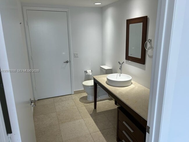 Building Photo - 495 Brickell Ave