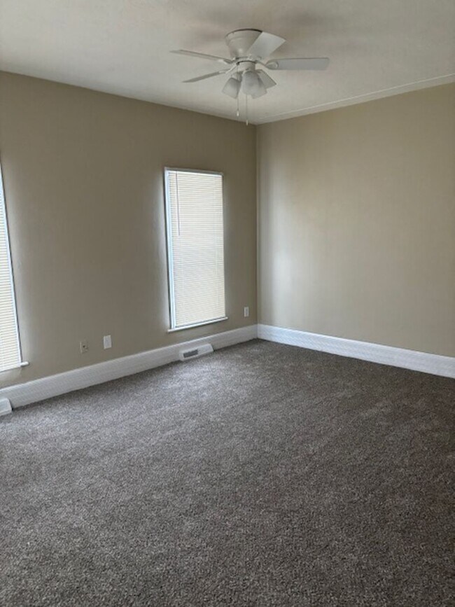 Building Photo - Charming 3 Bedroom 1 Bath Home