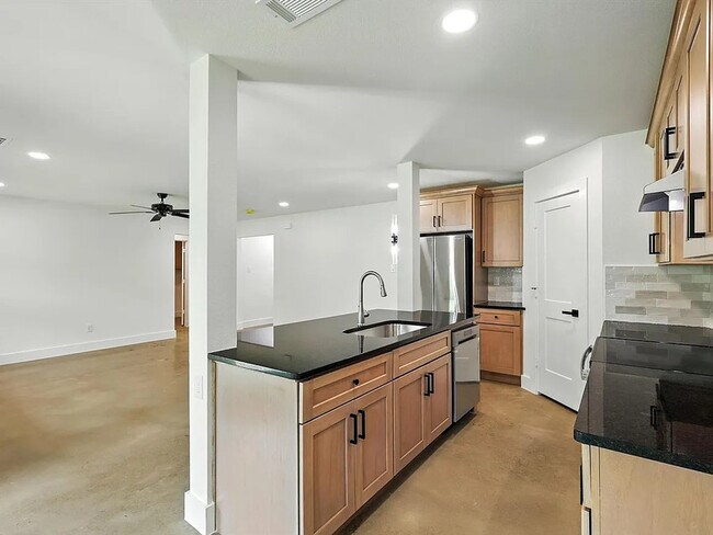 Building Photo - 1004 Branch St