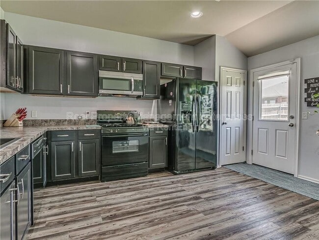 Building Photo - 1912 Autumn Way