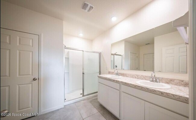 Building Photo - 487 Old Country