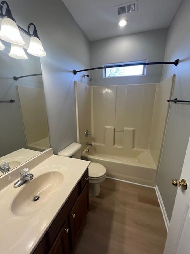 Building Photo - 3 Bedroom, 2 Bath home located conveniently in the Hamburg area!