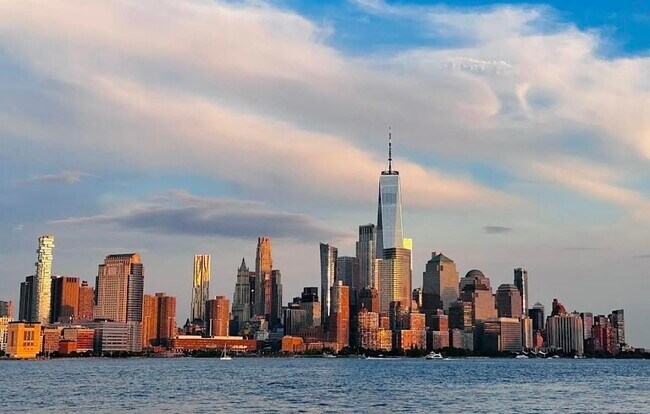 Building Photo - 102 Hudson St