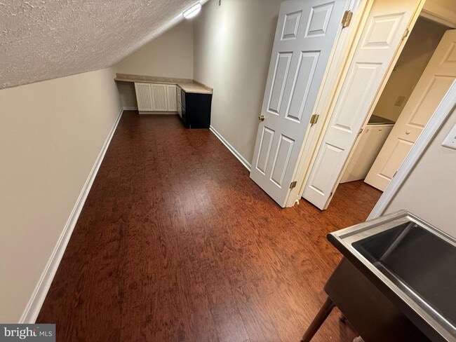 Building Photo - 101 Tarks Ln