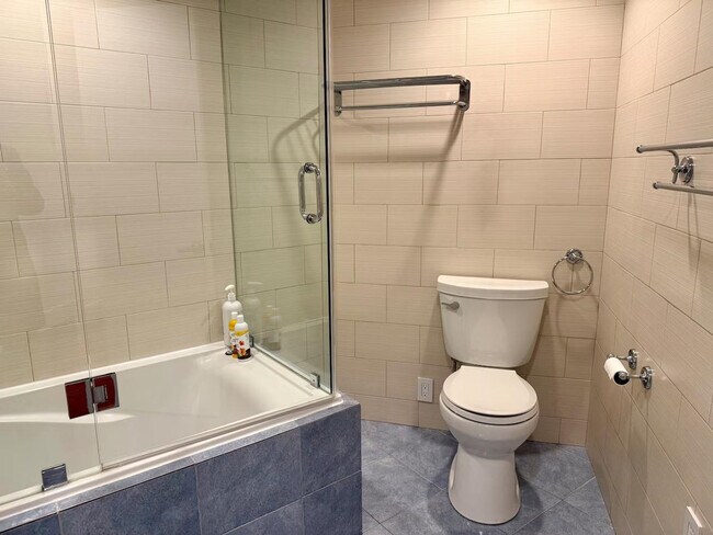 Building Photo - 2720 N Fillmore St