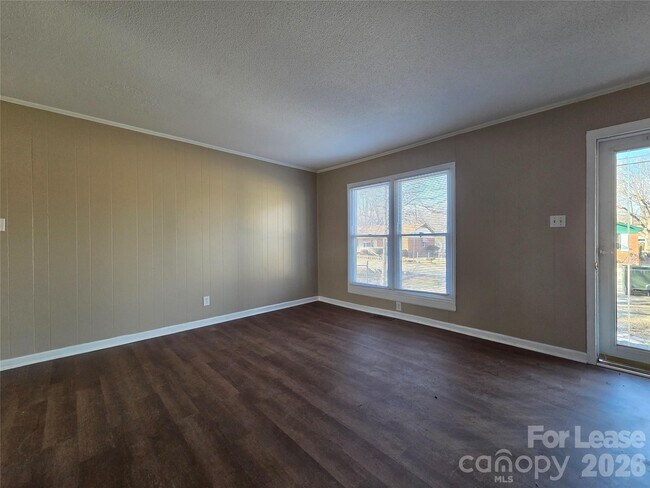 Building Photo - 743 Clarinda St