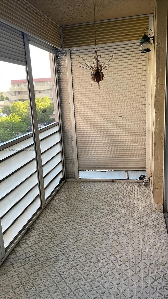 Building Photo - 404 NW 68th Ave