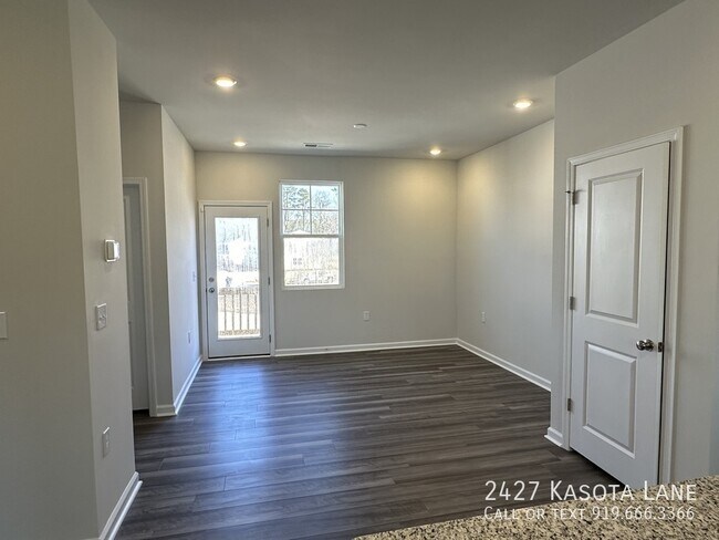 Building Photo - 2427 Kasota Ln