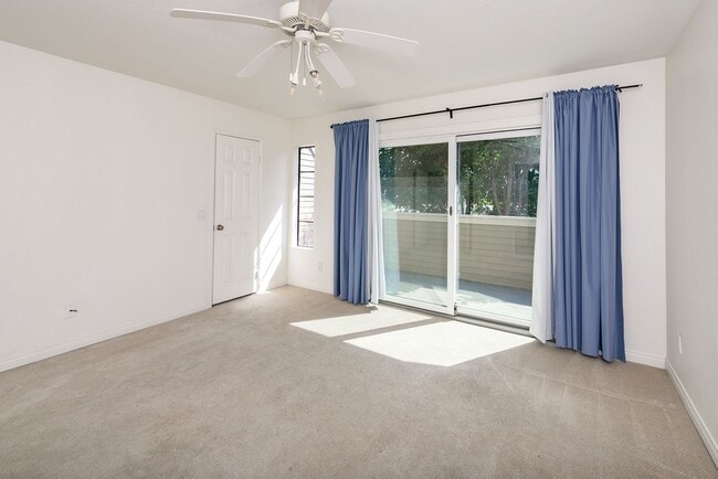 Building Photo - Convenient, Spacious Townhome for Rent in ...