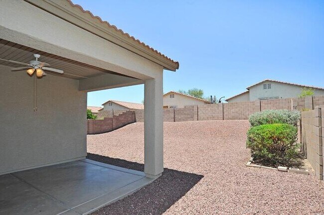 Building Photo - Priced right in Dove Mountain. Fresh & cle...