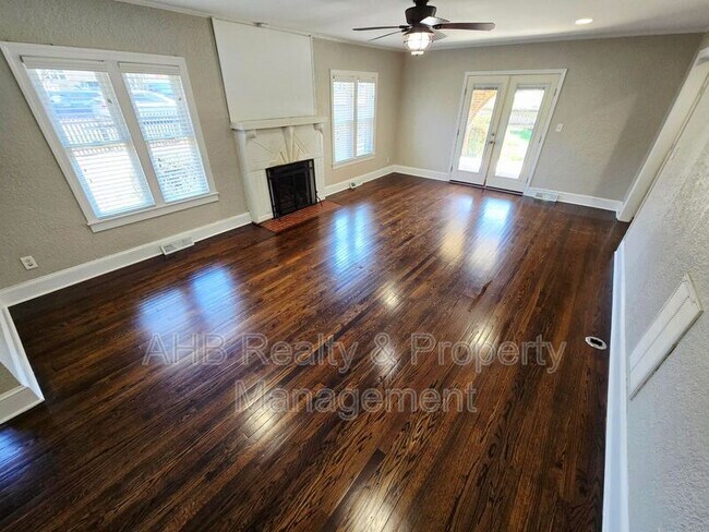 Building Photo - 422 Alamance Rd