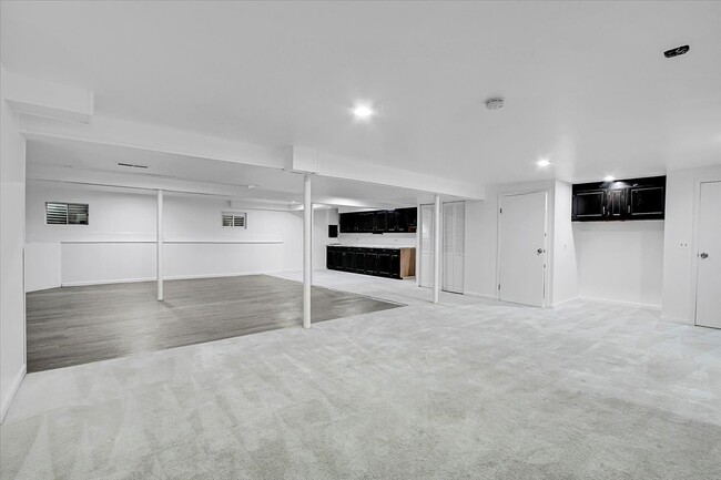 Building Photo - 1645 Estate Cir