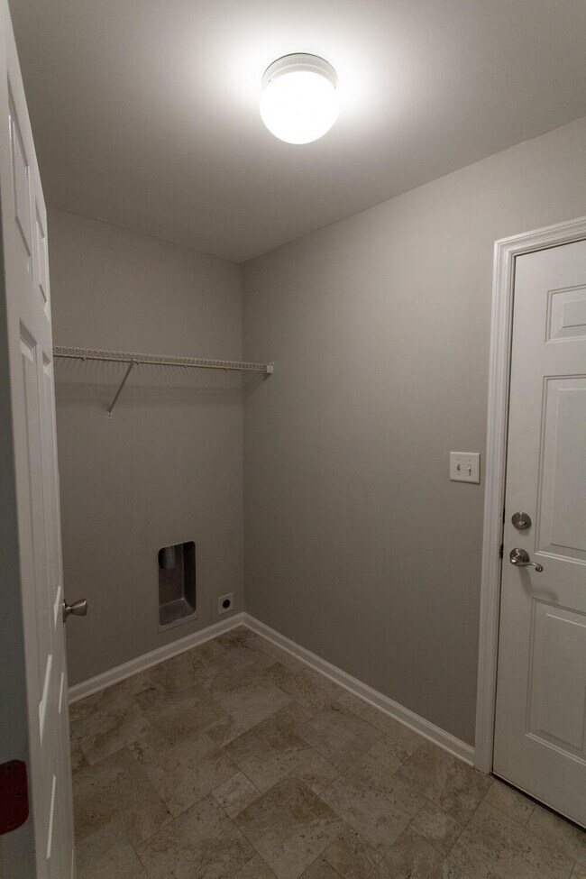 Building Photo - 318 Vanderbilt Dr