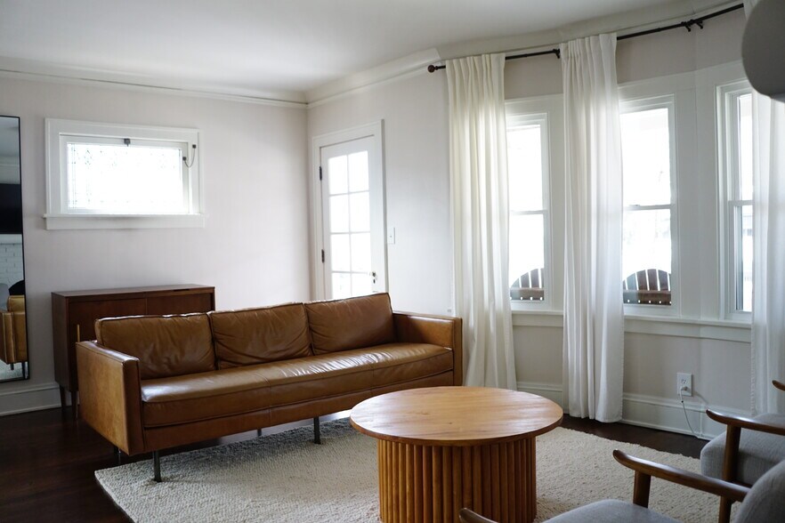 Building Photo - 10010 Burton Ave