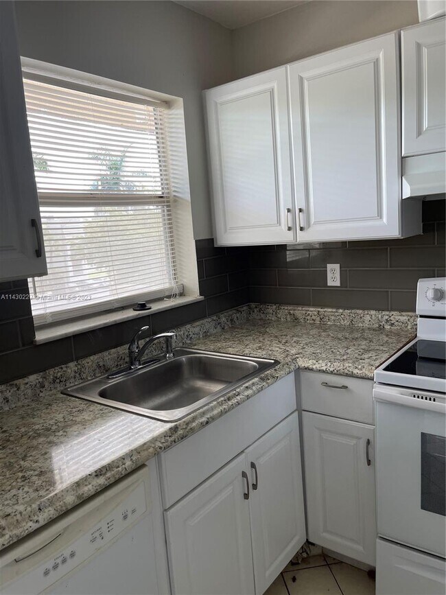 Building Photo - 8285 Sunrise Lakes Blvd