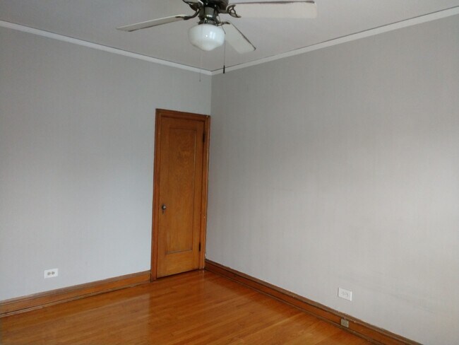 Building Photo - 2559 Flossmoor Rd