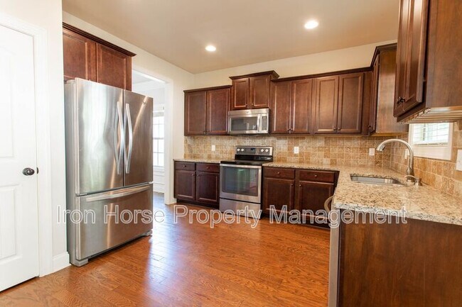 Building Photo - 232 Towns Walk Dr