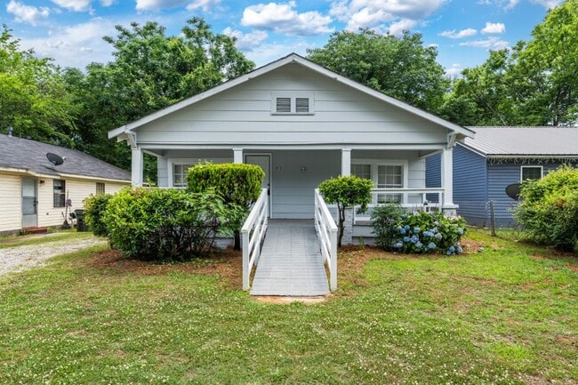 Primary Photo - Stylish 4BR/2BA Home in Tuscaloosa – Moder...