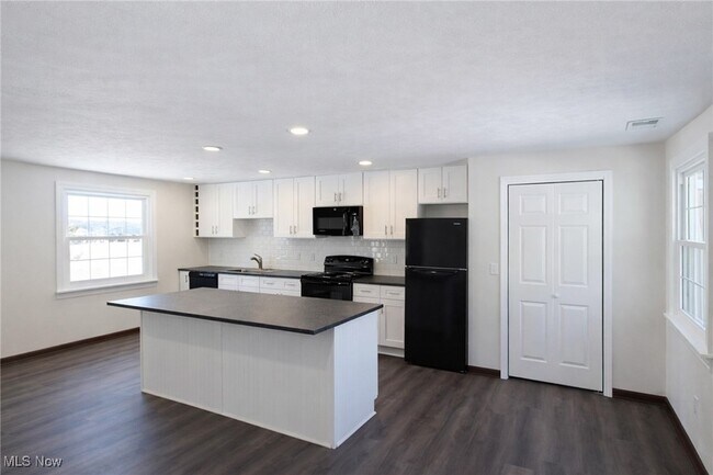 Building Photo - 7349 Tippecanoe Rd