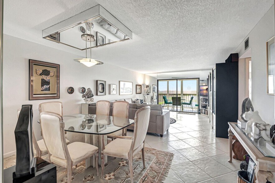 Building Photo - 6866 Huntington Ln