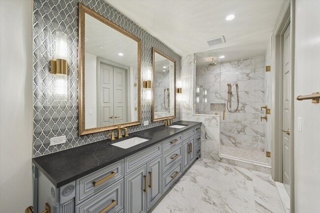 Building Photo - 1717 Bissonnet St