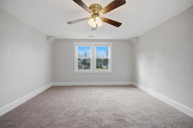 Building Photo - GORGEOUS 4 BED, 2.5 BATH HOME FOR RENT IN NORFOLK!